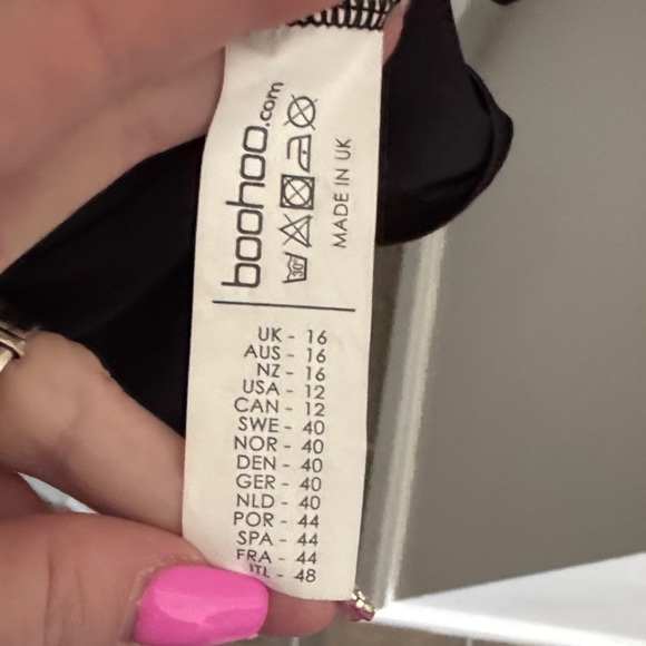 Boohoo Chic Black Deep V Long Sleeve Dress - Picture 2 of 10